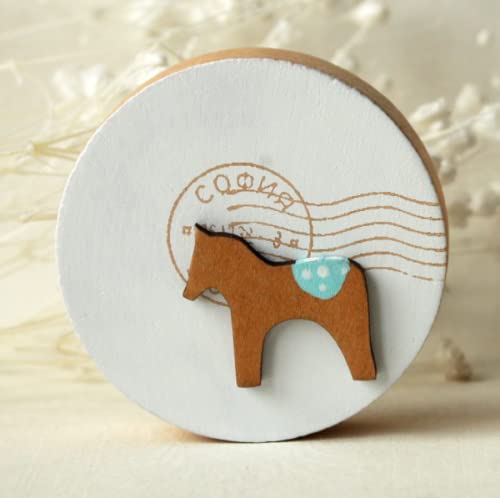 Crethinkaty Two-in-one corkscrew with magnetic corkscrew, wooden corkscrew, affixed to the refrigerator, easy to store and avoid loss, easy to access, environmentally friendly corkscrew (Trojan Horse)