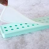 Estos cubos de hielo reutilizables pueden ser enfriados para mantener su bebida fría hasta la última gota