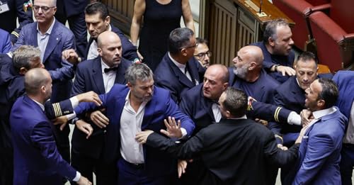 Page de couverture de Un seduta finita male