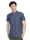 Moderna camisa de manga corta con cuello abotonado