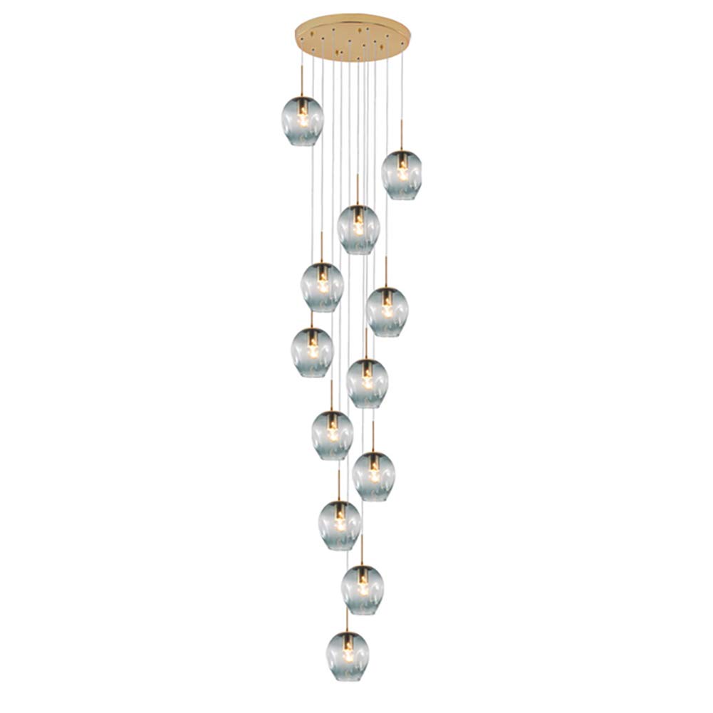 Décoration nordique lumineuse pour sublimer un plafond haut et sombre E27