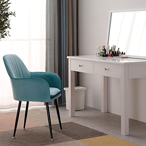Chaise en velours douillette couleur violet pour un intérieur cosy