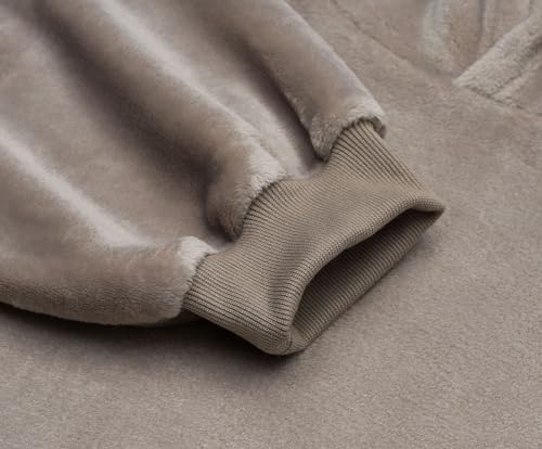 Manta con capucha gris piedra para relajarte en el sofá con total comodidad 6