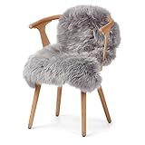 100% Bio Lammfell Teppich | Schaffell | Echtes Fell | 85 x 60 cm | Neuseeland | Naturfell | Für das Wohnzimmer, Schlafzimmer und Kinderzimmer als Bett-Vorleger, Matte, Sofa oder Stuhl (Hellgrau)