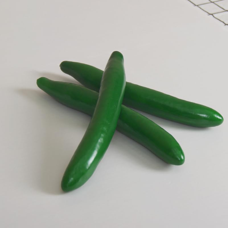 Pepino artificial realista de plástico con acabado texturizado verde 4