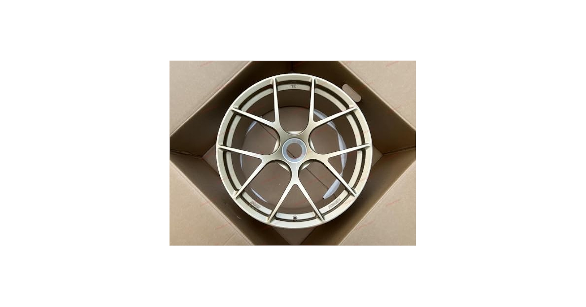 ルーゲーリック Amazon.com: Generic FORGED WHEEL RIM CENTER LOCK 1 pc for