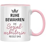 Ruhe bewahren die Sozialarbeiterin regelt das Tasse Sozialarbeiter Geschenk, Geschenke für beste Kollegin Sozialarbeit Sozialpädagogik Sozialpädagogin