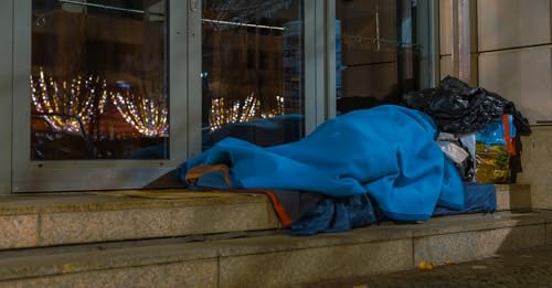 La casa impossibile della nuova classe media - di Cristina Carpinelli