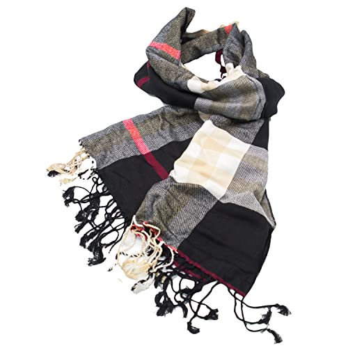 DI TENDENZA: la sciarpa foulard si offre come prezioso dettaglio per completare il look con un meraviglioso tocco di eleganza