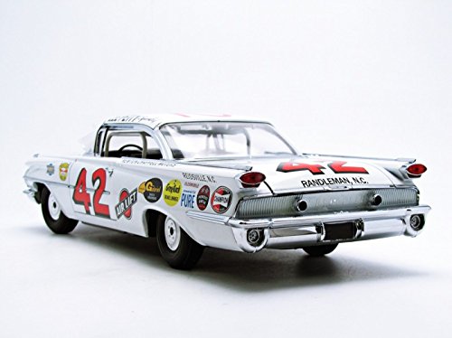 Lee Petty #42 1959 Oldsmobile 88 1959 Daytona 500 Winner 1/18
