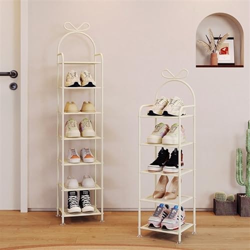 Étagère à chaussures verticale pour optimiser l'espace d'une chambre étroite