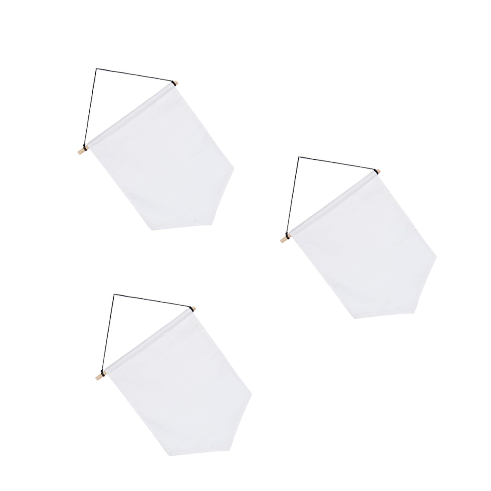 Toile blanche suspendue pour sublimer la décoration de votre salon de façon DIY