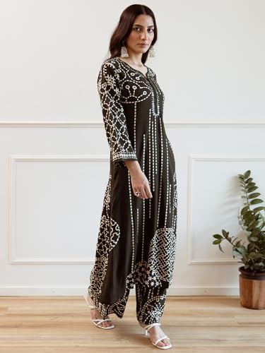 Image of INDO ERA Women's Green Viscose Rayon Printed Straight Kurta & Pant Set (IEOUT6940)