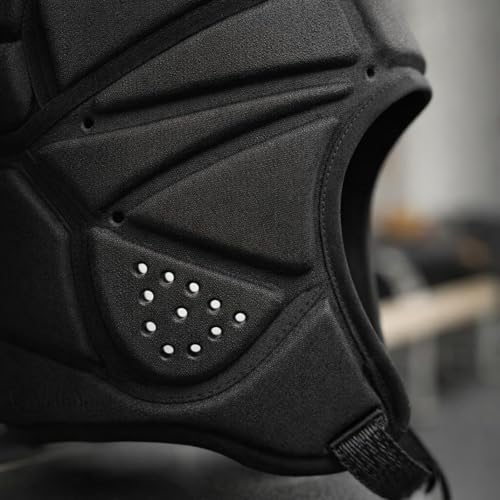 Casco protector blando cómodo con barbiquejo y ventilación para deporte 4