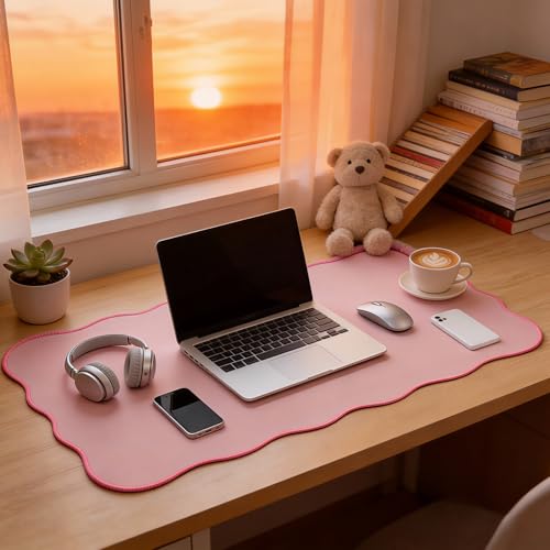 BRICH Schreibtischunterlage – Ungewöhnlich geformte Büromatte in Pink mit rutschfester Gummibasis, spritzwassergeschützt und strapazierfähig, als erweitertes Mauspad und Laptop-Desk-Mat