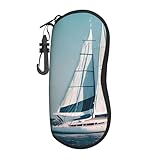 Boucle de fermeture à clé : l'étui à lunettes de voyage avec impression paysage de bateau à voile dispose d'une boucle de fermeture à clé pour un accès rapide et assure que vos lunettes sont rangées en toute sécurité.