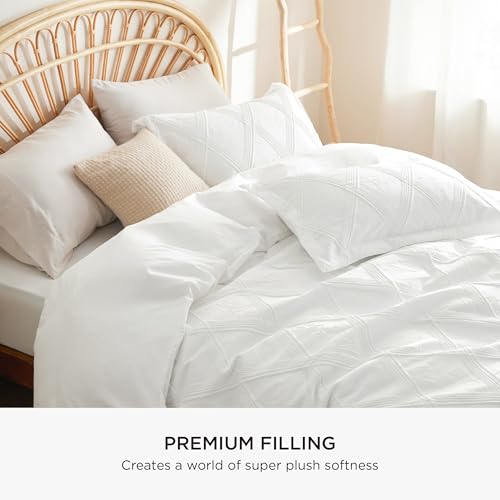 Image of Bedsure Jacquard Comforter Set Queen Size - White Boho Bedding Comforter Set, 3 Pieces Tufted Bed Set, 1 Diamond Textured Comforter with 2 Pillow Shams for All Season