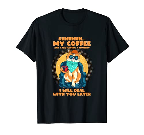 My Coffee And I Are Having A Moment Cat Drinking Coffee Camiseta