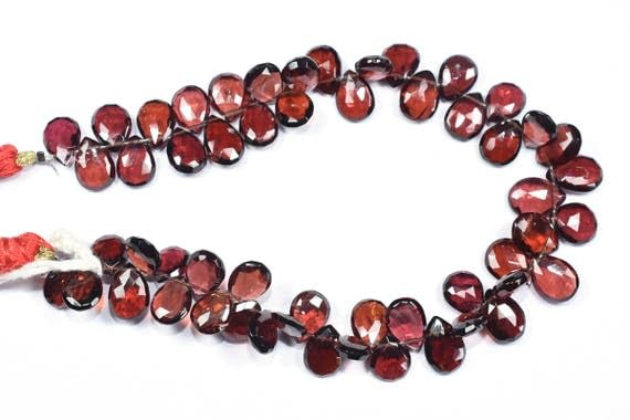 Perles grenat rouge naturel Mozambique garnet faceted pear pour sublimer vos tenues de soirée