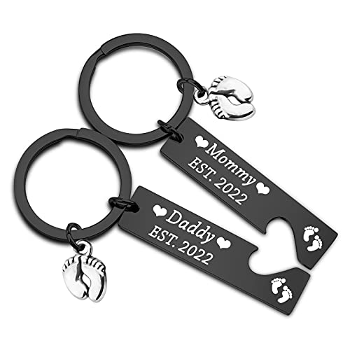FUSTMW Pregnancy Announcement Gifts Daddy and Mommy Est 2022Keychain Set New Parents Gift Mommy to Be Gift First Time Dad Gifts with Baby Footprint Charm (Daddy Mommy Est 2022 set Black)