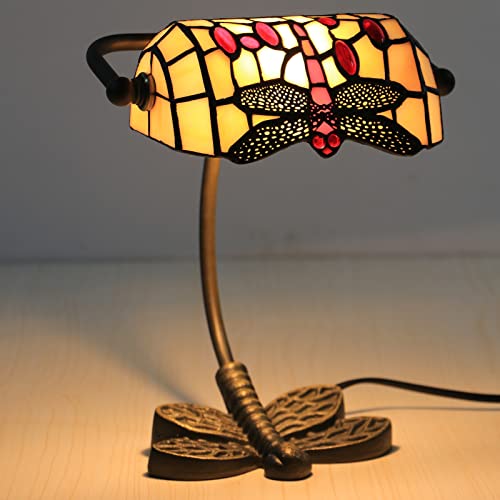 Migliora il tuo spazio con questa squisita lampada Tiffany, con splendide vetrate colorate che esalta l'arredamento della tua casa. Realizzato con una qualità costruttiva eccezionale, offre una copertura della lampadina regolabile per una luminosità personalizzabile. Perfetta per salotti, camere da letto o uffici, questa elegante lampada è un'aggiunta senza tempo a qualsiasi interno. Illumina l'ambiente circostante con eleganza e fascino.