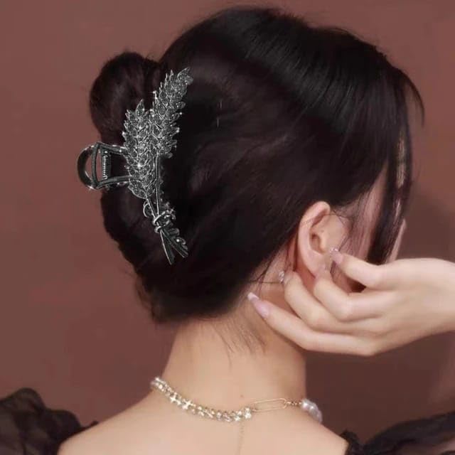 Image of Black Straw Design Clutcher For Women | Stylish Hair Claws For Girls | Trendy Alloy Metal Clips | Premium & Fashionable Girls Hairs Clutch / Accessories Suitable In Various Occasions Pack Of 1