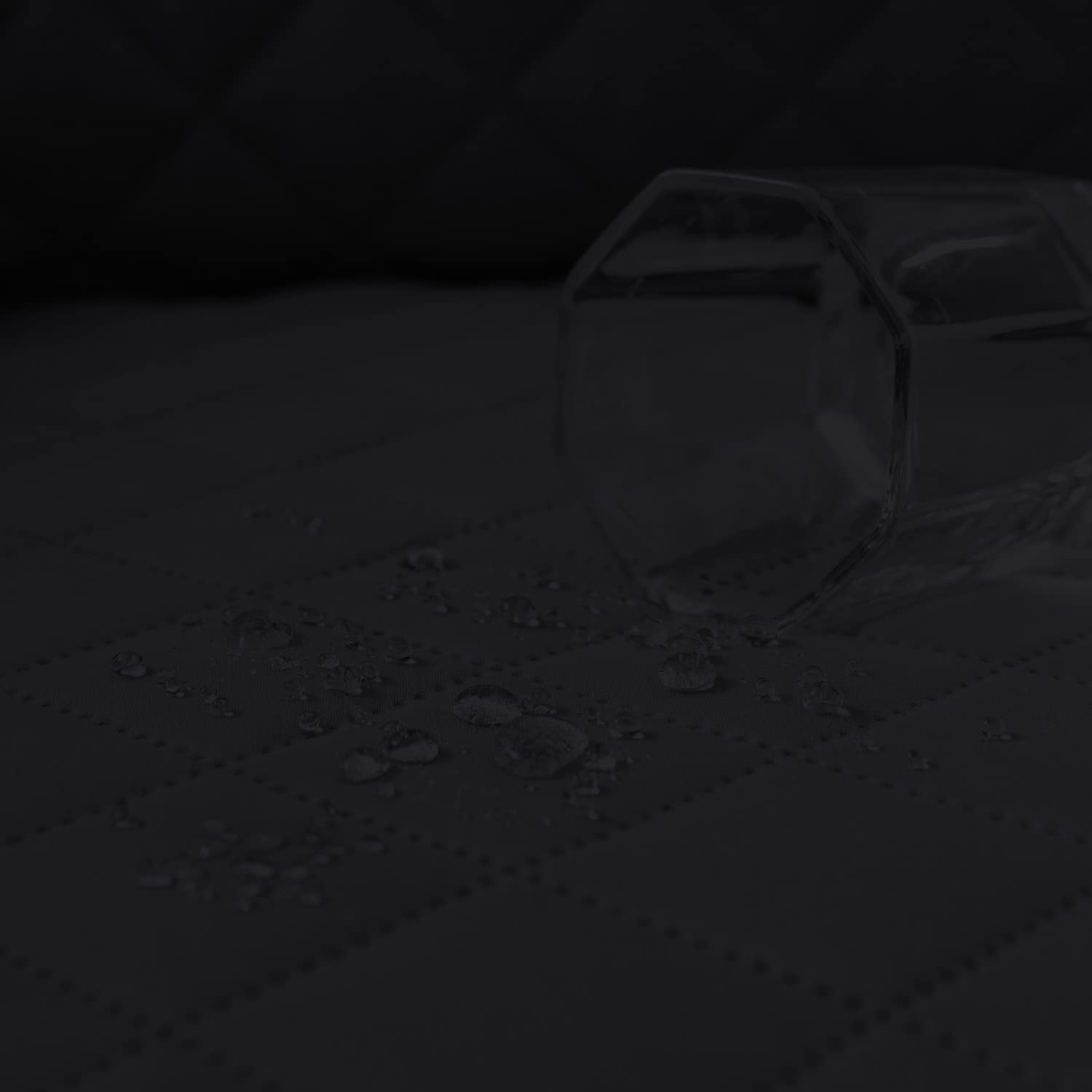 sevi's Copridivano 2 Posti con Braccioli - Copridivano Impermeabile - Reversibile - Antigraffio Gatto - Antimacchia - OEKO-TEX - Copri Divano Trapuntato in Microfibra (2 Posti, Nero)