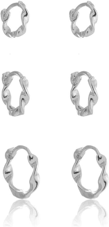 Trio de Brincos de Argolinha Folheado A Prata em promoção! Veja a oferta e mais achadinhos de Bijuterias Hoje é o melhor dia para comprar Trio de Brincos de Argolinha Folheado A Prata com aquele preço maroto! Promoção! Aproveite a oferta!