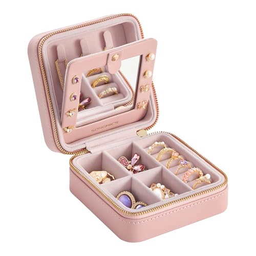 SONGMICS Caixa de jóias de viagem, caixa de jóias pequena, caixa de jóias portátil, com espelho, fecho de correr, revestimento PU, 11,4 x 11,4 x 5,5 cm, ideia para presente, geleia rosa JBC146S01