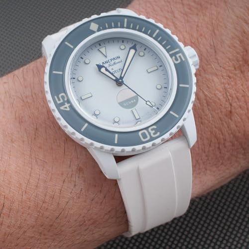 Image of StrapHabit Quick Release Deployant Rubber Watch Strap For Large and Small Wrists - Women and Men - Band FKM Deployment 19mm, 20mm, 21mm, 22mm