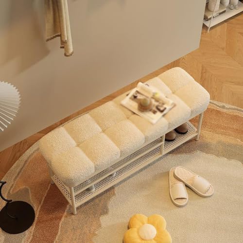 Banc de porte d'entrée de la maison au design scandinave épuré et finitions soignées