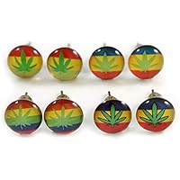 Juego de 4 pendientes de tuerca pequeños con hojas de marihuana de 7 mm, color plateado, Plástico