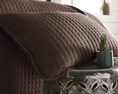 Vilano Springs, Premium Quality, Soft, Wrinkle, Fade, & Stain Resistant, Easy Case, Oversized Quilt Cover Set With 1 Quilt Set And 2 Shams, King / California King, Chocolate Brown #TOP4