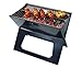 Produktbild GOODS+GADGETS Klappgrill - Faltbarer Notebook BBQ Grill Klappbarer Holzkohle Grill für Unterwegs Tragbarer transportabler Reisegrill, Campinggrill inkl. Rost und Kohleschale