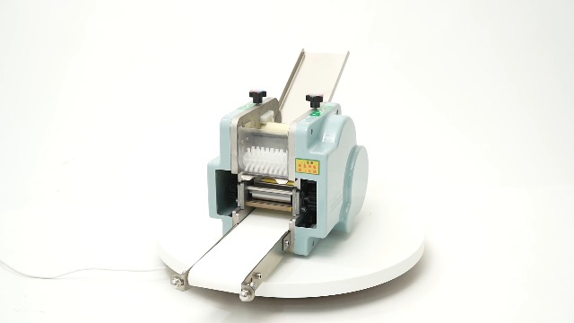 Amazon.com: 商用自動餃子皮機110V 140W 電動餛飩包裝機8 公分圓形模具