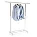 IDIMEX Portant à vêtements Sala en métal chromé et Blanc, penderie Simple sur roulettes vestiaire Mobile avec 1 Barre Extensible Hauteur réglable