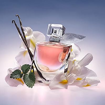 طقم عطر لانكوم لا في إست بيل أو دو بارفان للنساء - عطر يدوم طويلاً مع روائح السوسن والباتشولي والفانيليا الدافئة والسكر المغزول - يتضمن الحجم الكامل 3.4 أونصة سائلة وحجم السفر 0.34 أونصة سائلة