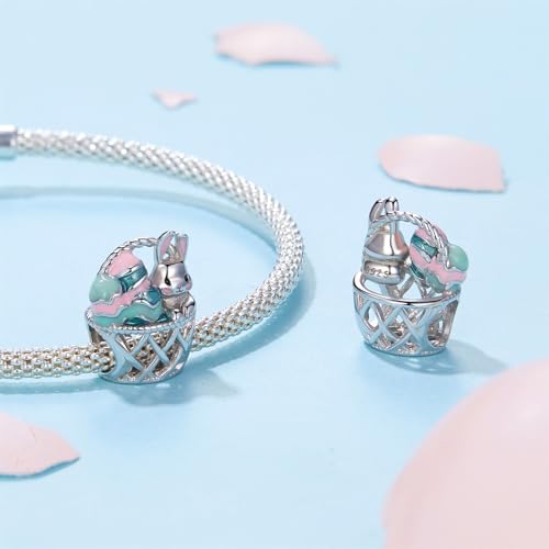Dijes de huevo de Pascua de plata para lucir en collares durante tus cenas especiales 3