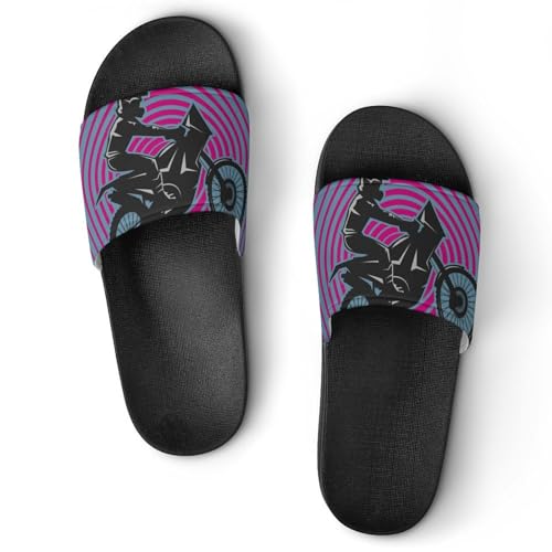 Chaussons de maison style moto et claquettes de bain pour vos moments de détente