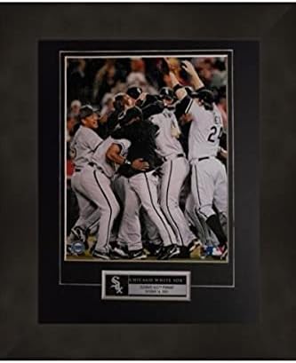 584098 2005 Chicago White Sox Team 8 x 10 in. Photo - Alcs Pennant Celebration - Matted & Framed