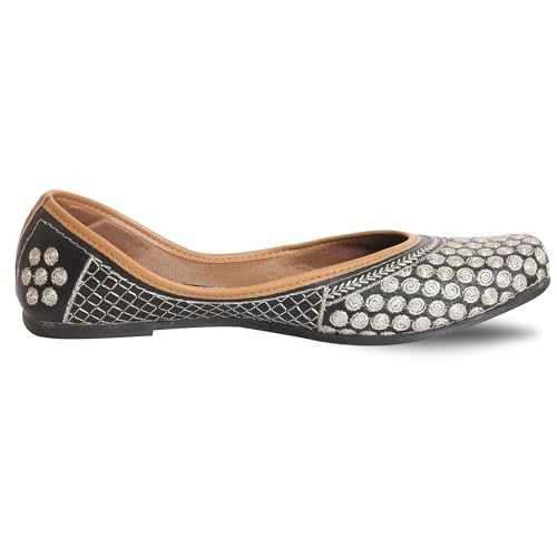 Image of DFR Women Embroidered Mojari Juttis