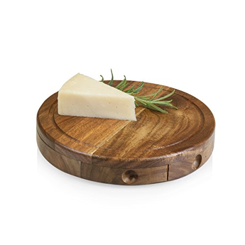 Tábua com espatulas para servir queijo