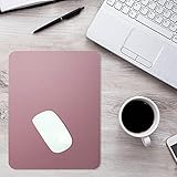 Le tapis de souris double face est libre de basculer entre l'avant et l'arrière, avec deux couleurs en même temps