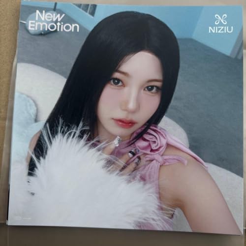 NiziU New Emotion �Z�u���l�b�g ���T �A���J