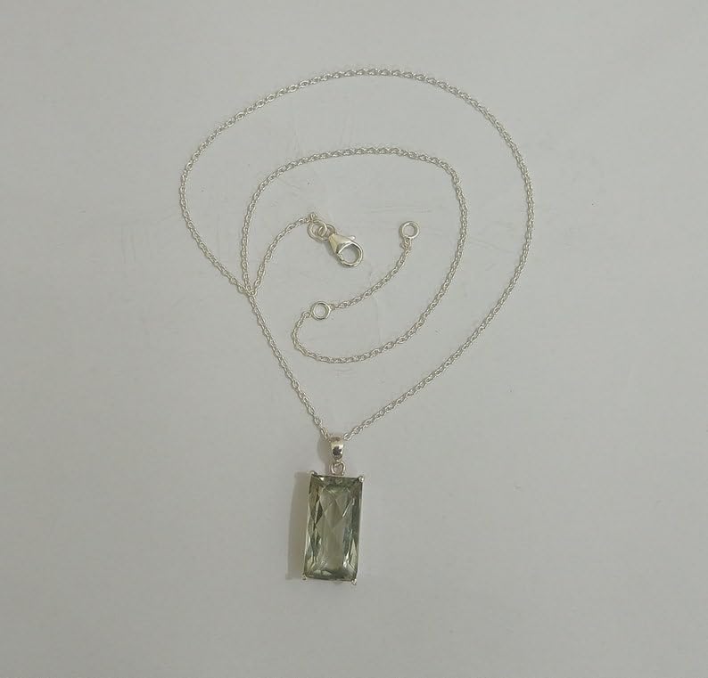 Pendentif améthyste verte naturelle et argent 925, un collier rectangle d'exception
