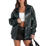 Ocasiones: Superpón tu look a medida que la temperatura se enfría con esta chaqueta de piel mujer moderna pieza corta, perfecta para hacer tus actividades de ocio o para desplazarte al trabajo.