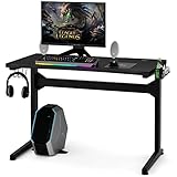 【Diseño cómodo para gamer】Con el gancho para los cascos, el portavaso y los 2 porta controles, este escritorio de gaming profesional mantiene todas las herramientas a mano, te ayuda a enfocarte en el juego y a utilizar al máximo la superficie. Con los hoyos de montaje en ambos lados, puedes regular la posición del soporte. Además, la alfombrilla para el ratón es lavable.