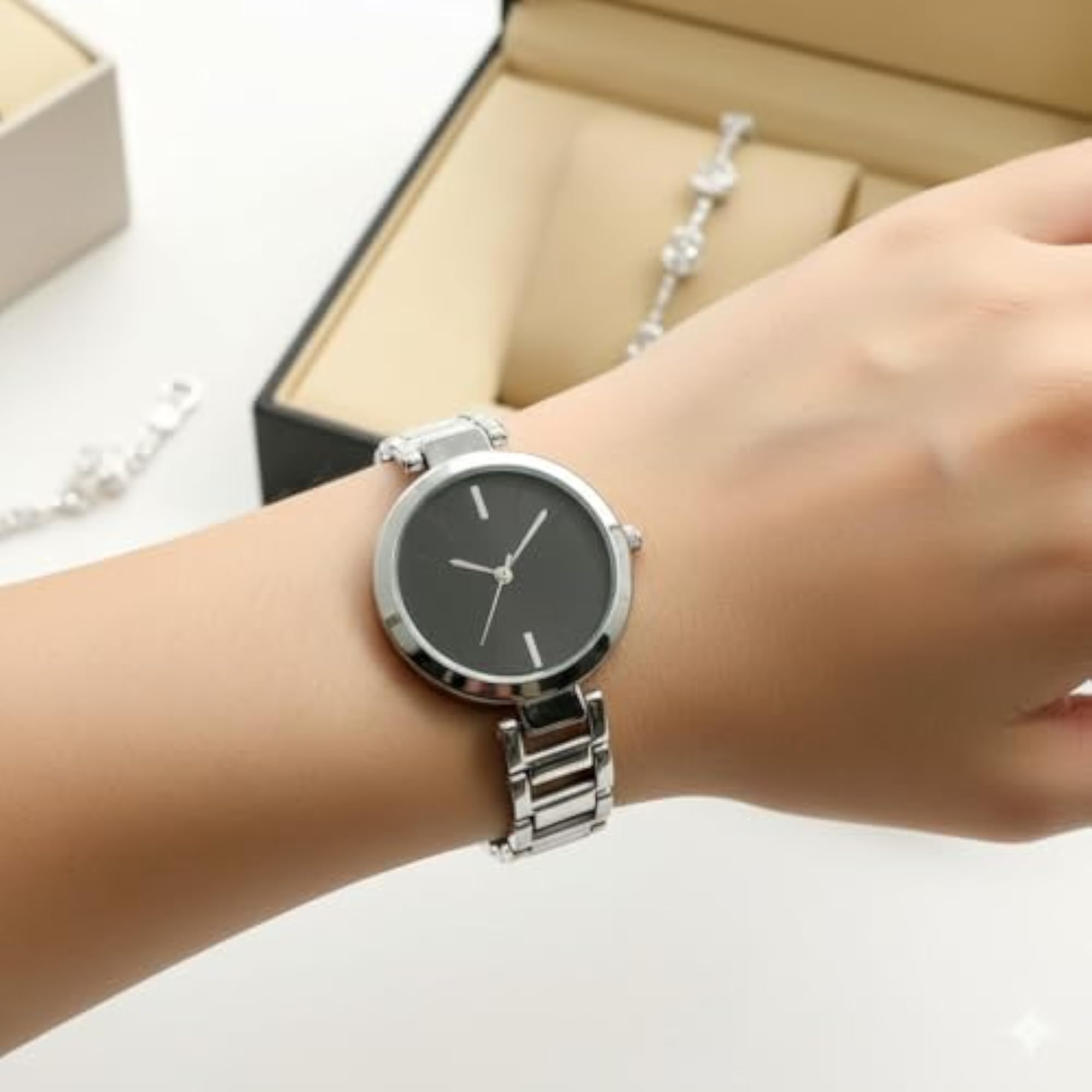 Women's Stylish Analog Watch with Silver Bracelet & Quartz Dial