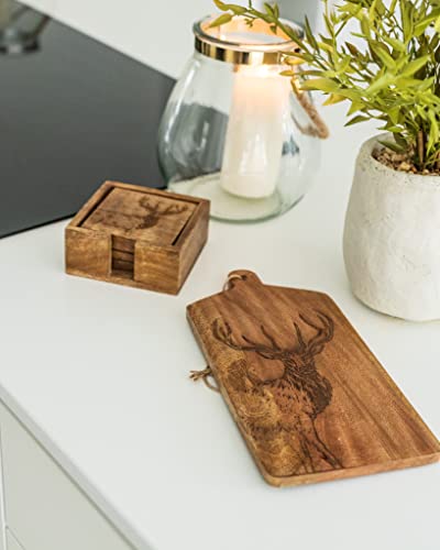 Marco Paul - Juego de 4 posavasos cuadrados rústicos grabados con diseño de ciervo y ciervo, tabla de queso para regalar cocina, comedor, posavasos en soporte, bandeja de madera para ciervos Cover