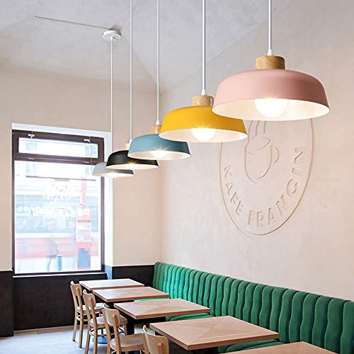 Luces colgantes nórdicas Siet con pantalla metálica y madera para comedor y bar 6